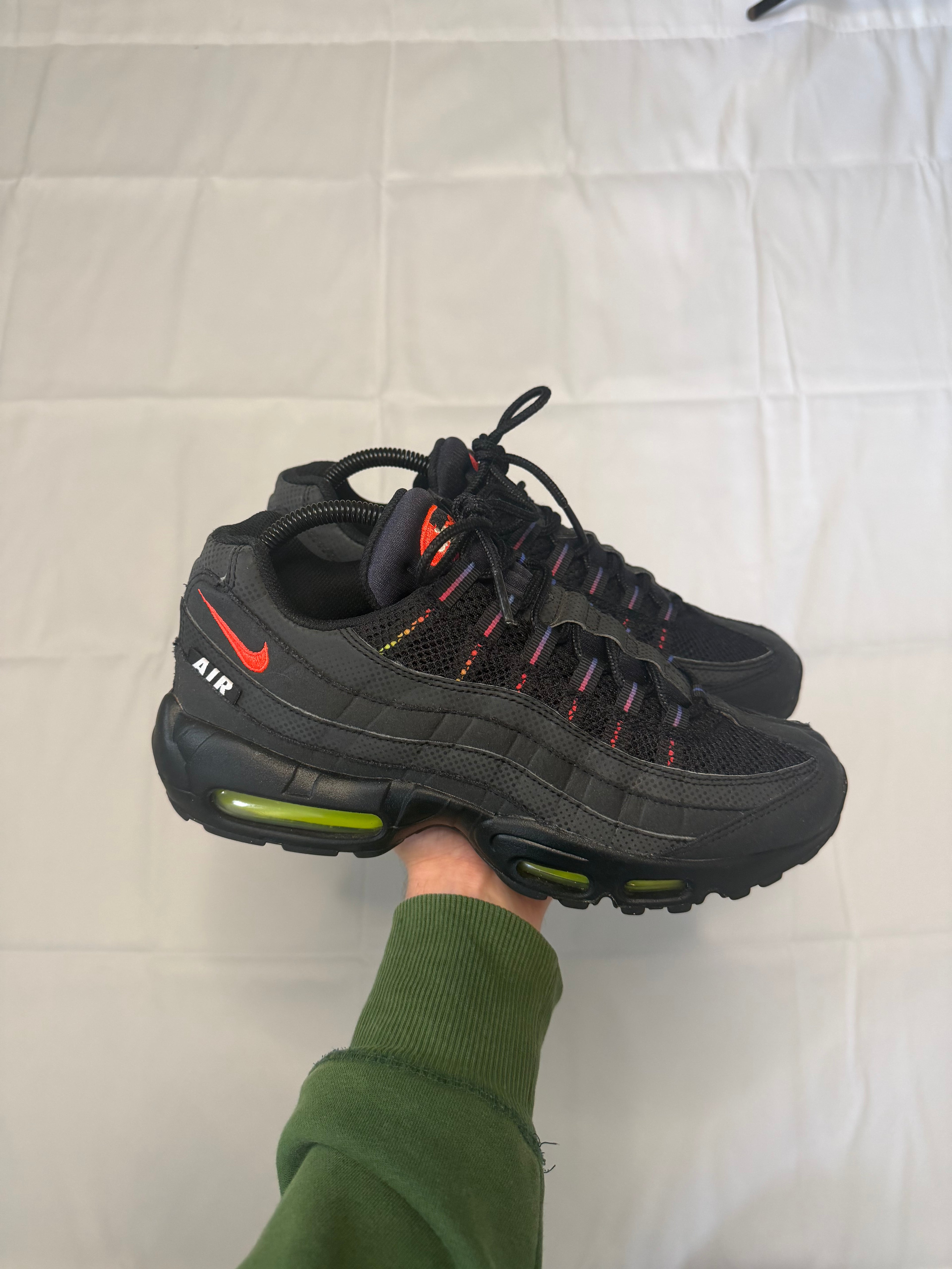 Nike air max 95 black volt crimson